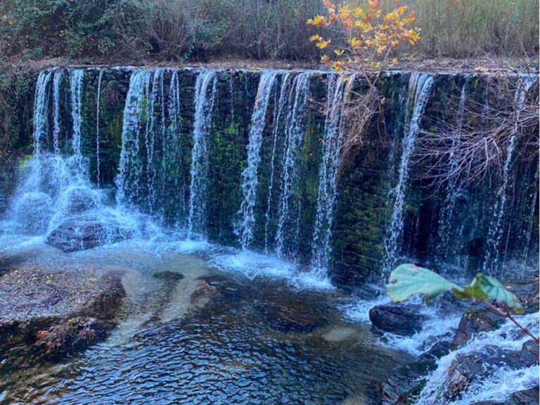 Cascade du Rieutord qui passe près de l'auberge restaurant du mas de Daumet dans les Cévennes