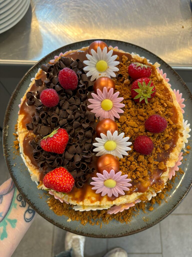 Gâteau pour fête à l'Auberge du Mas de Daumet dans les Cévennes