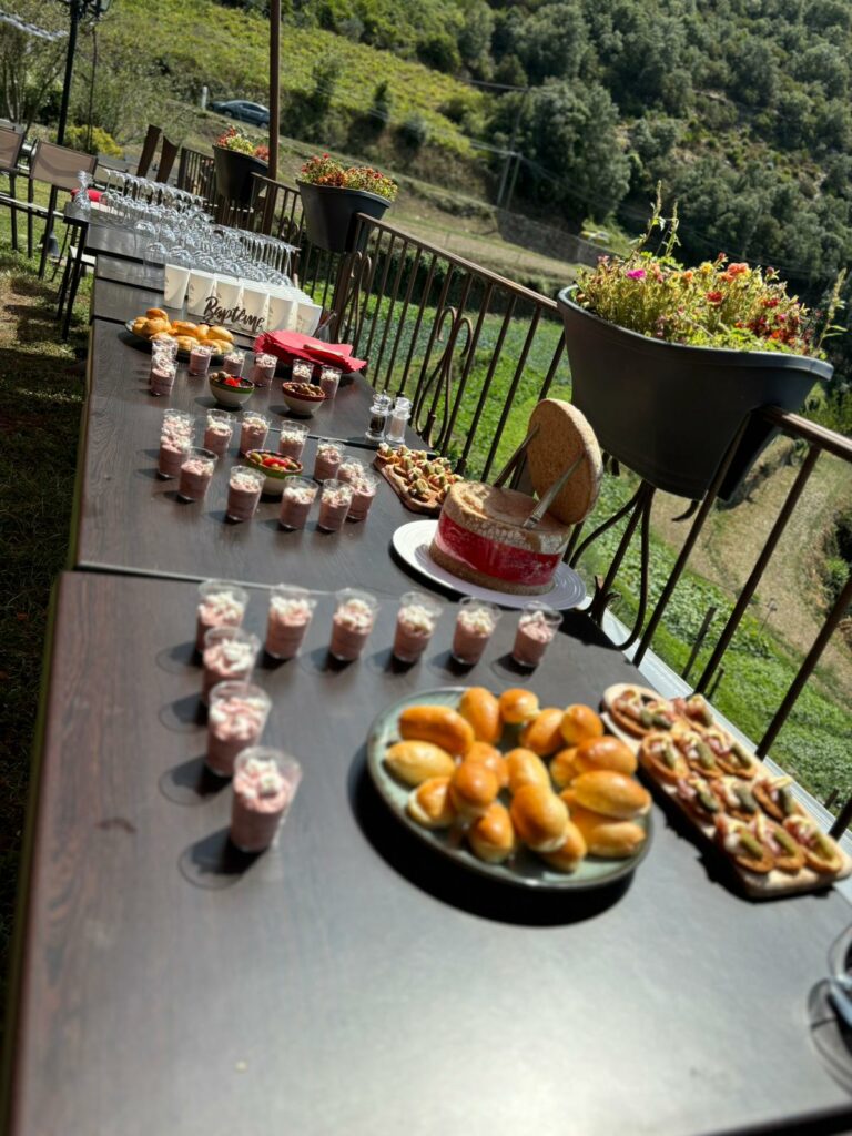 verrines et mignardises d'apéritif pour fête à l'Auberge du Mas de Daumet dans les Cévennes