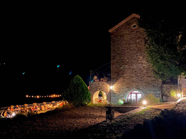 auberge du mas de Daumet dans les Cévennes, la nuit.